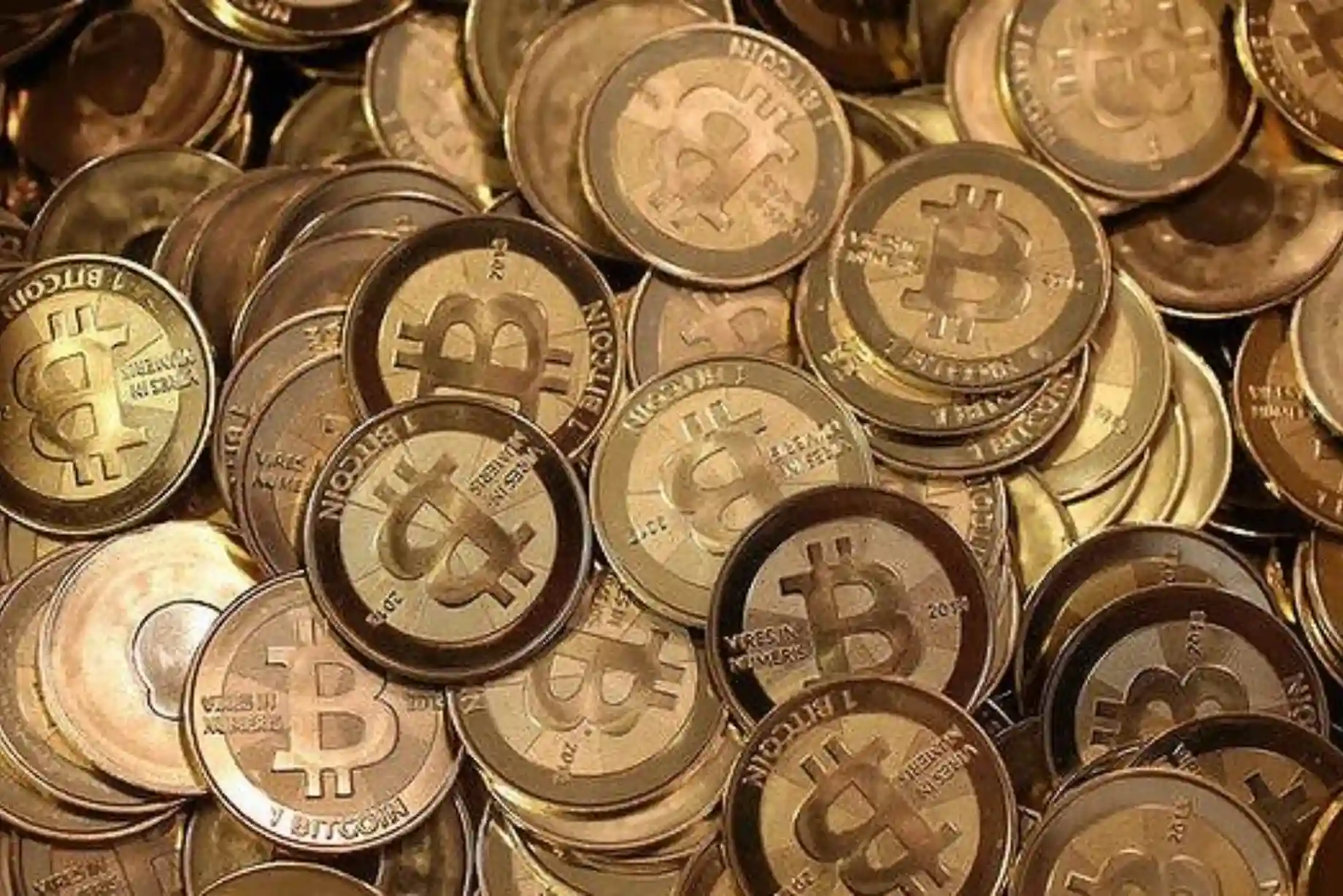 كيف تعمل عملة بيتكوين وما هي مزاياها